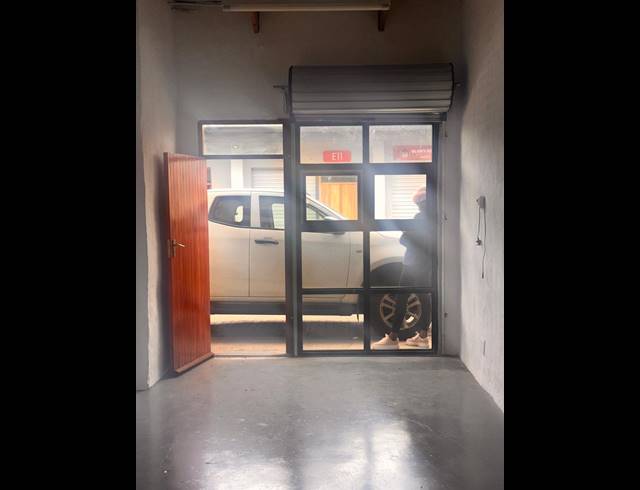 16.50M² OFFICE TO LET IN WILLOW PARK MANOR